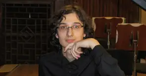 Младият пианист Николай Димитров подарява концерт на русенската публика