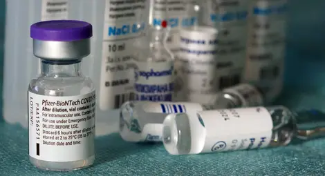 Здравното министерство посочи кой може и кой не може да се ваксинира с "Пфайзер"