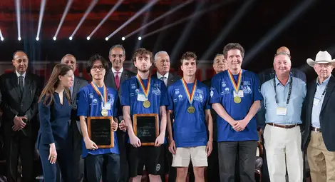 Триумф на &bdquo;олимпийските игри&ldquo; по програмиране