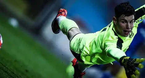 Николов: Няма млади, няма стари - като вратар съм длъжен да ги командвам