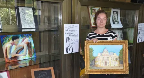 Ученичка от Икономическия откри първата си изложба