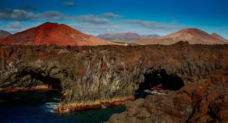 Шестима български фотографи представят "Пейзажи от Земята  и Луната" /галерия/