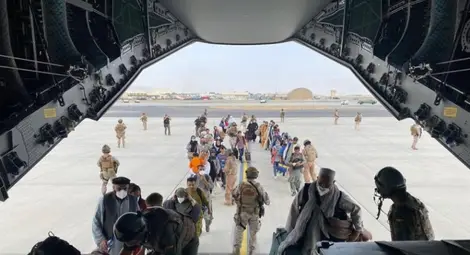 България изтегля едно лице от афганистански произход и неговото семейство