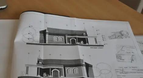 Два манастира и две църкви грейват отново под майсторски ръце