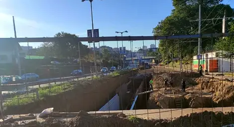 Дъждовете са забавили изграждането на резервоара до бившата Симова мелница и то ще продължи до средата на ноември, каза управителят на ВиК Илиан Милев /на малката снимка/. 						        Снимки: Община Русе