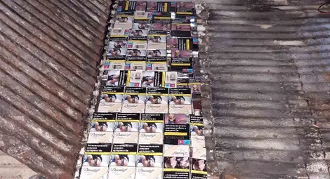 Над 2300 кутии нелегално пренасяни цигари скрити в пода на бус за Германия