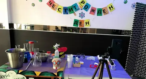 Щур професор от &bdquo;Щура лаборатория&ldquo; поздравява по интернет малки рожденици