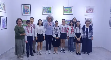 Деца от румънския град Корбени представиха погледа си за света в Русе. Техни рисунки могат да бъдат разгледани в Екомузея Деца от румънския град Корбени представиха погледа си за света в Русе. Техни рисунки могат да бъдат разгледани в Екомузея