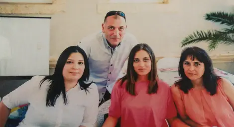 Когато му е криво, Йордан Джамбазов излиза на двора и стреля. Стреля, докато му светне