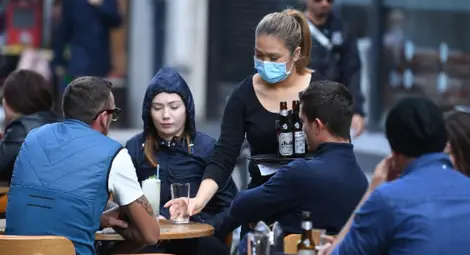 Клиенти с положителни Covid-проби &bdquo;затвориха&ldquo; пъбове в Англия