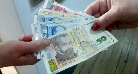 Повдигнаха обвинение на корумпиран инспектор от НАП