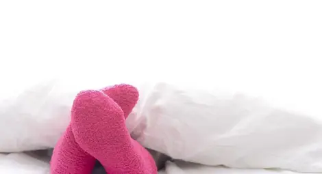 Жените спят най-добре само по чорапи