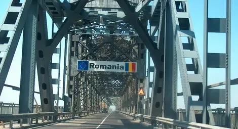 Двама сирийци се изучили да минават граници върху осите на ремаркета