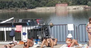 Ловци на тен смайват всеки ден туристите от круизните кораби