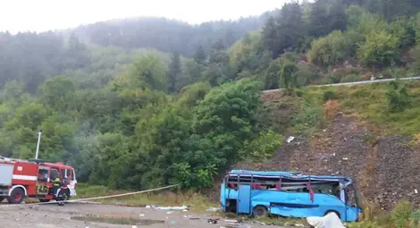 МЗ: 16 са загиналите, 21 са ранени при тежката автобусна катастрофа МЗ: 16 са загиналите, 21 са ранени при тежката автобусна катастрофа