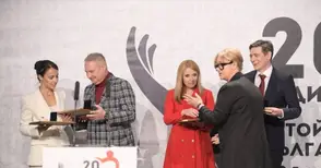 Калчо Петков с приза „Достоен българин“ за съпричастност към българите в Румъния и Молдова