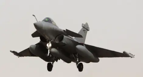 Франция нанесе първите въздушни удари в Сирия