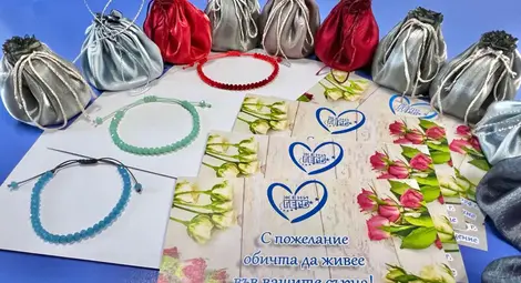 Гривни с наричания  получиха на Благовещение всички родилки в Русе от Жени ГЕРБ