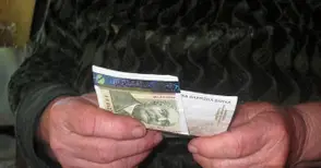 Баба поканила вкъщи измамник, за да му даде всичките си спестявания плюс пенсията