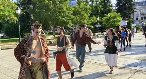 Крали Марко на кон в центъра на Русе /галерия/ Крали Марко на кон в центъра на Русе /галерия/