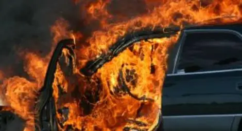 Кола избухна до Софийския районен съд