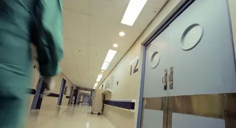 Мъж почина в коридора на болницата в Първомай Мъж почина в коридора на болницата в Първомай