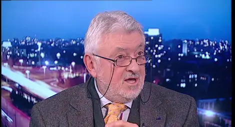 Енчо Господинов споделя с русенски студенти и червенокръстци истории от хуманитарната дипломация