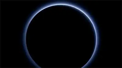 Сензация: Небето на Плутон е синьо. Има и лед