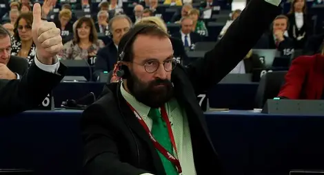 Йозеф Сайер, гейовете и водосточната тръба на лицемерието