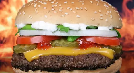 McDonald's премахва изкуствените добавки от бургерите си