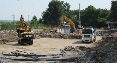 Съветниците забъркаха инфраструктурна каша в бъдещия плувен комплекс