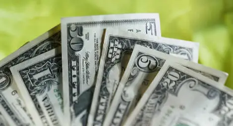 Американските акции се покачват, а доларът пада Американските акции се покачват, а доларът пада