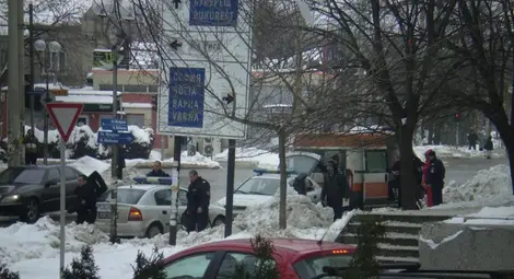 Специални сили обезвредиха въоръжен с пистолет душевно болен бивш полицай /Видео/