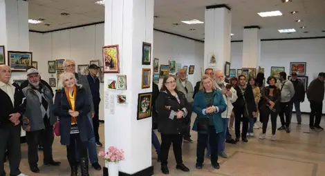25 художници подредиха над 150 творби в изложба за Празника на Русе