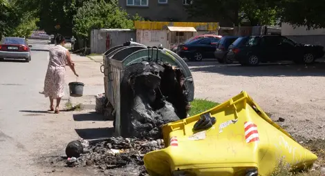 Подпалвач драсна клечката на 10 контейнера в &bdquo;Родина&ldquo;