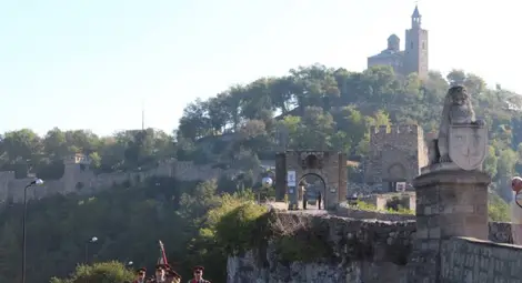 Откраднаха част от оградата на Царевец Откраднаха част от оградата на Царевец