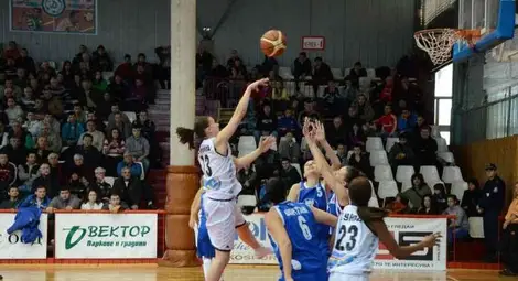 Дунав 8806 тръгна с победа защитата на титлата си