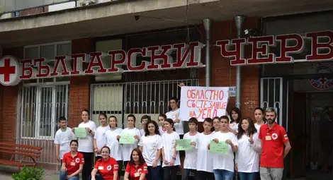 Ученици оказваха първа помощ в състезание на Червения кръст