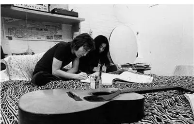 Йоко Оно: Все още се страхувам от убиеца на Джон Ленън (видео)