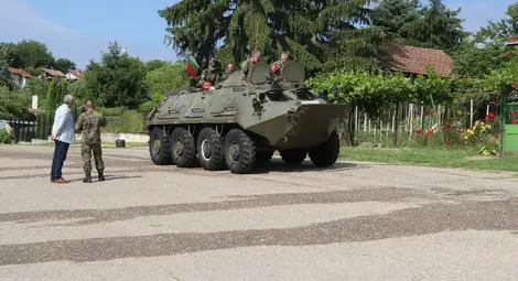 БТР-и нагазиха в езерото в Николово в учение за защита при бедствия /галерия/