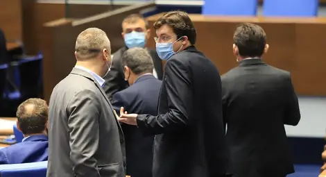 След тридневен маратон депутатите приеха бюджета на държавата за догодин