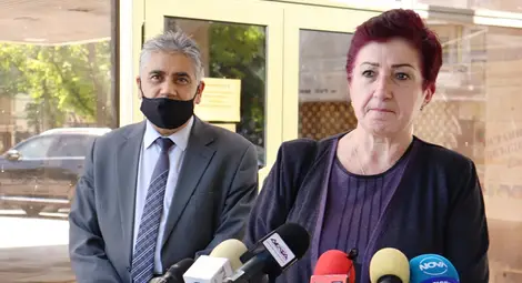 Трима колеги на пациент №7 на 34, 54 и 58 години са новите заразени с коронавирус в Русе Трима колеги на пациент №7 на 34, 54 и 58 години са новите заразени с коронавирус в Русе