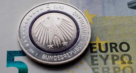 Отбелязваме 15 години от въвеждането на еврото: цифри и факти