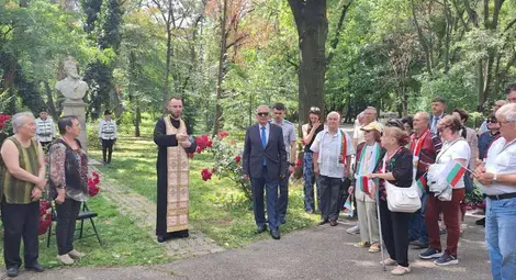 Русенци почетоха Ботев, Левски и  Евлоги и Христо Георгиеви в Букурещ