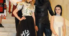 Гимназисти от Облеклото дефилираха в резиденция „Бояна“ пред евроспецове