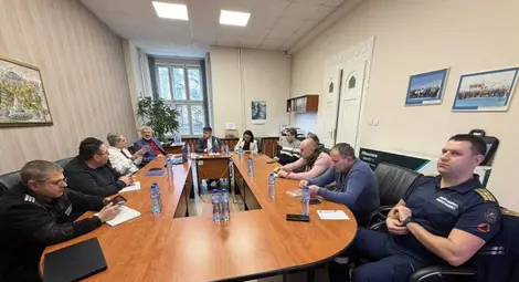 Областният управител на Русе Драгомир Драганов свика среща относно опасността от поява на ледоход в българския участък на река Дунав Областният управител на Русе Драгомир Драганов свика среща относно опасността от поява на ледоход в българския участък на река Дунав