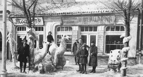 Сладкар с трето отделение превръщал  Русе в уникална снежна арт галерия