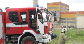 Засипаха с пясък пламналите химикали в „Каолин“