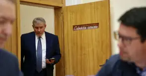 Мускулести младежи не пуснаха Румен Христов на заседанието на Националния съвет на СДС