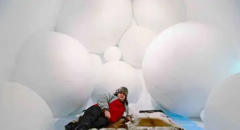 Нощувки в стая от лед и пиене от топящи се чаши - не сън, а реално приключение от живота на Свилен